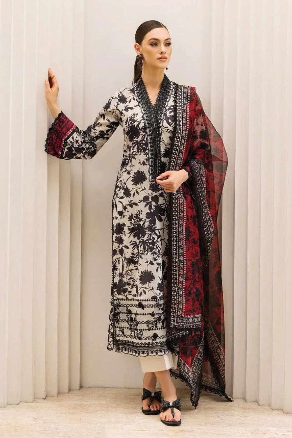 Zainab Chottani Embroidery 3PC Karandi Suit JCH-101