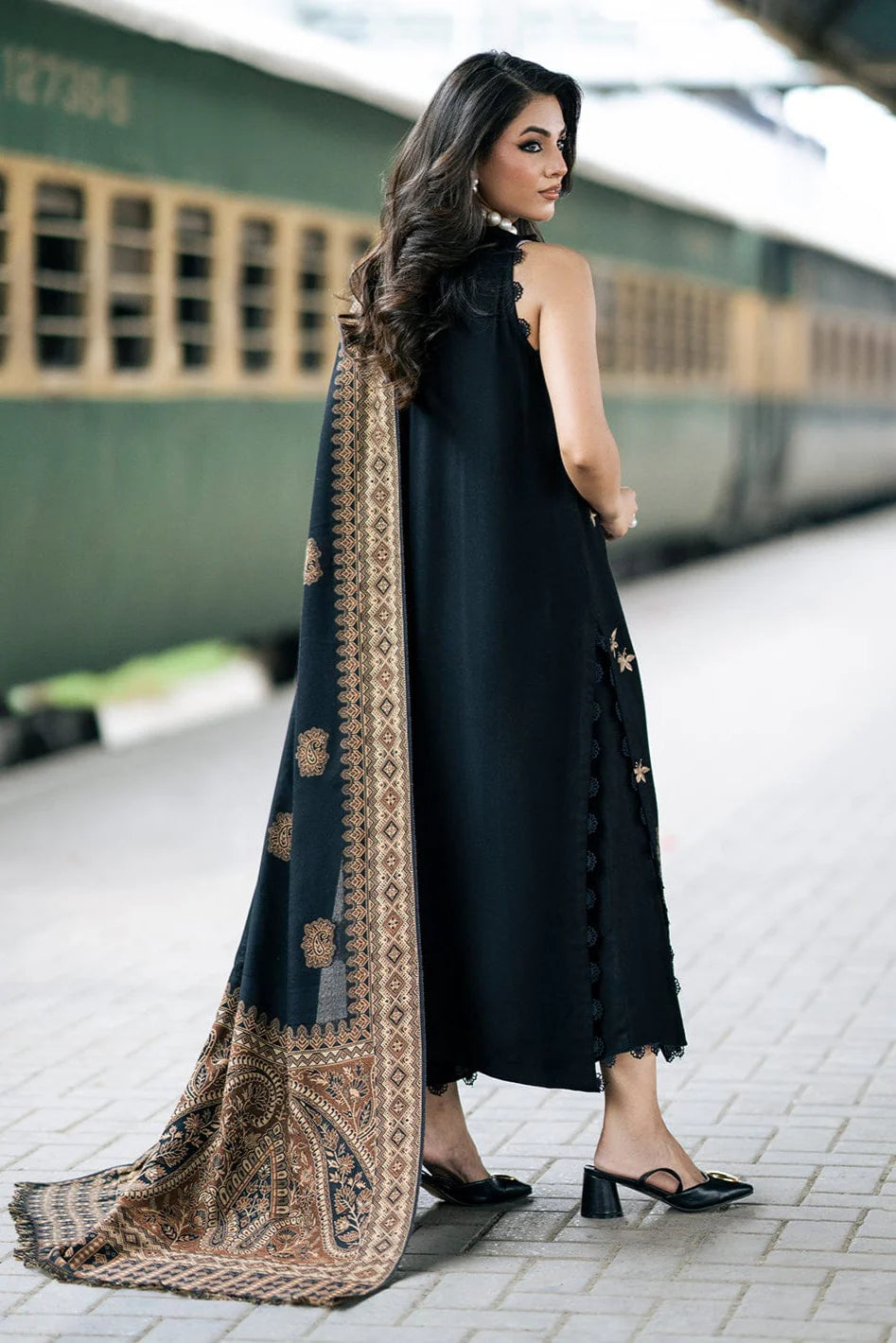 Bareeze Heavy Embroidery 3PC Linen Suit JCH-032