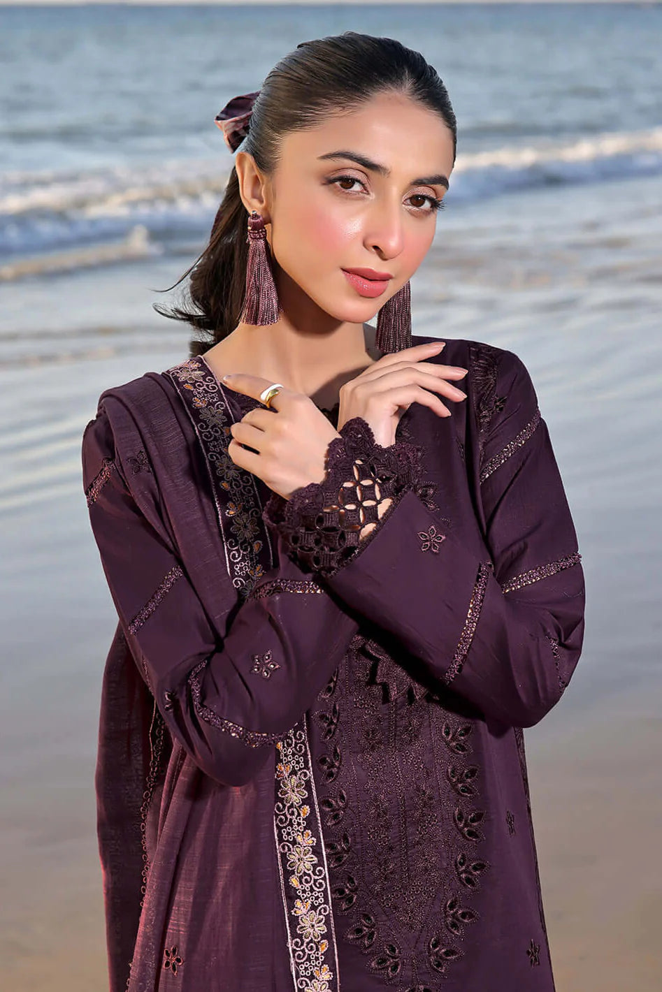 Izel Heavy Embroidery 3PC Dhanak Suit JCH-104