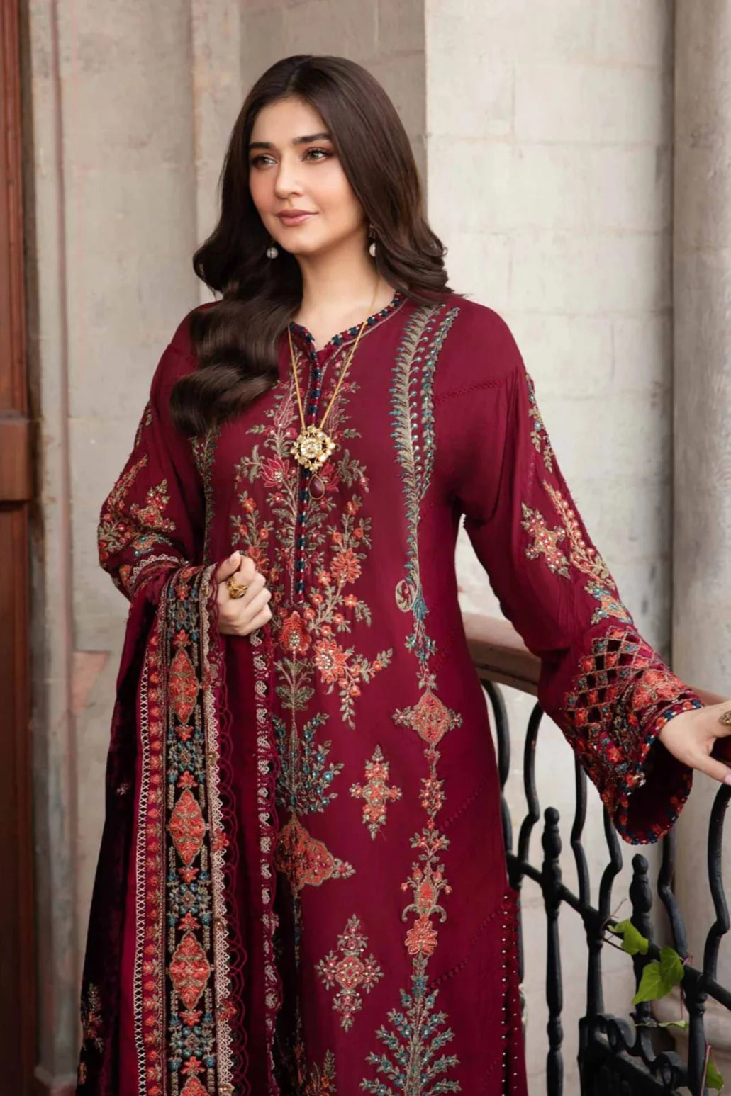 Maria B Heavy Embroidery 3PC Linen Suit JCH-034